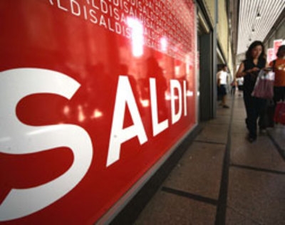 Anche i saldi risentono della crisi, -15% nel primo giorno