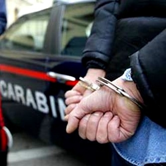Arrestato con 55 dosi di cocaina pronte allo spaccio dopo alt dei carabinieri insegumento