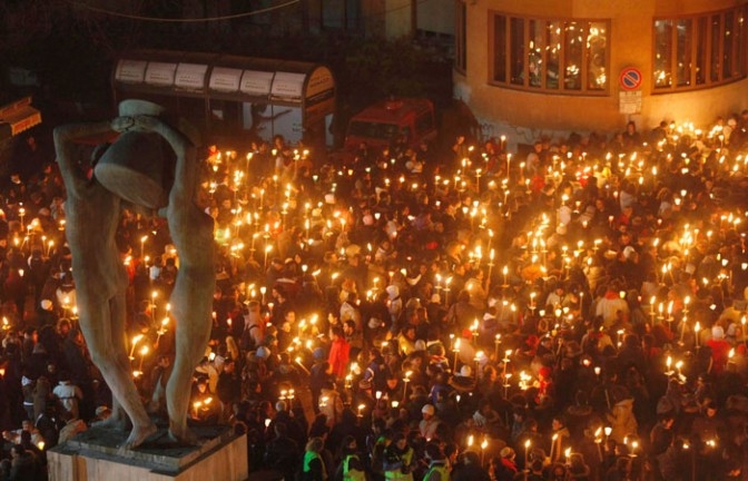6 aprile 2009, tutto pronto per la fiaccolata in ricordo delle 309 vittime