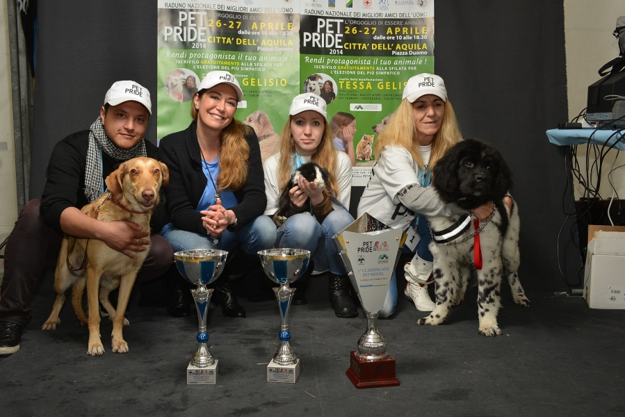 L’AQUILA, IN PIAZZA DUOMO II EDIZIONE “PET PRIDE” MADRINA D’ECCEZIONE TESSA GELISIO