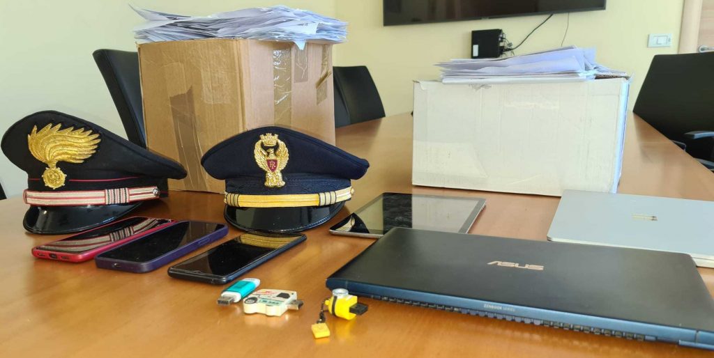 Auto senza la polizza assicurativa, maxi truffa scoperta a L’Aquila dai Carabinieri