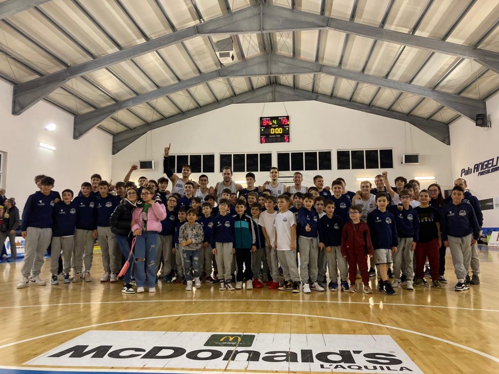 GRANDE VITTORIA DEL NUOVO BASKET AQUILANO CHE RESTA SOLO AL COMANDO DELLA C GOLD