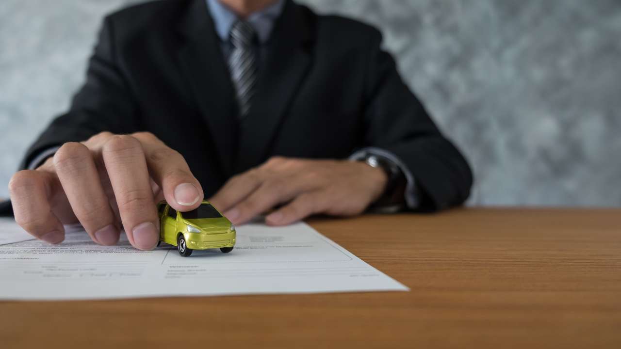 RC Auto, migliaia di automobilisti stanno già ricevendo rincari da 1.200€ | Non firmare questo documento