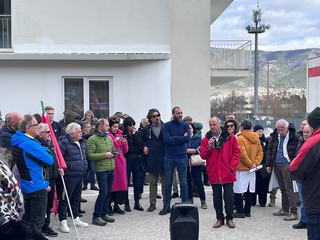 Sit in di medici e infermieri per nuclei di cure primarie, a rischio posti di lavoro e servizi di base