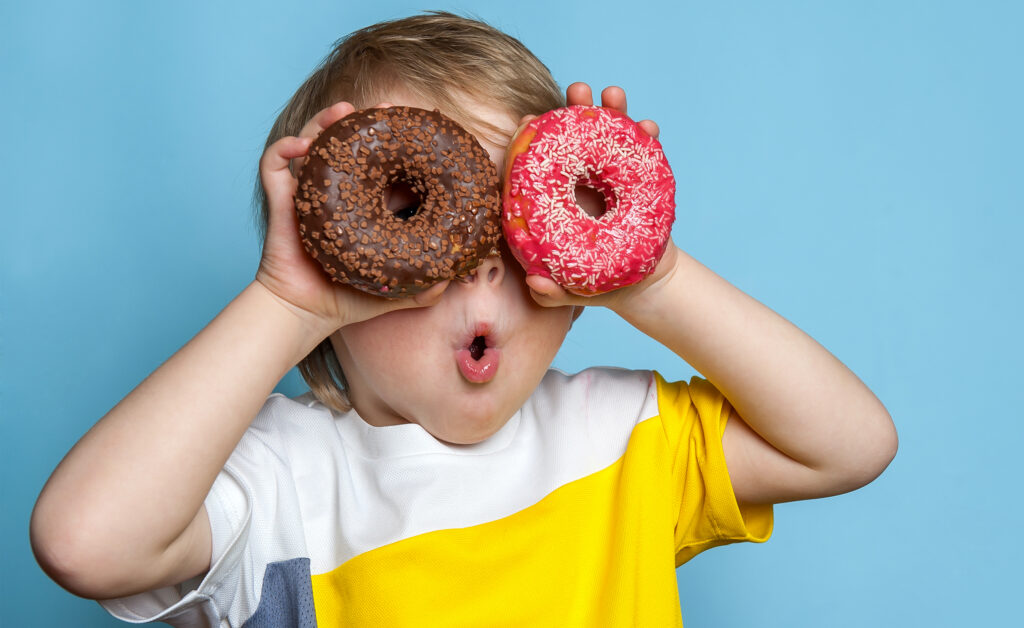 Osm, stop a marketing su cibi spacciati come sani per bambini