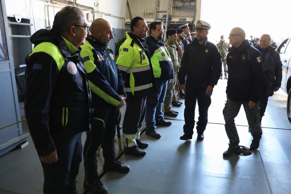 Arrivati in Turchia i volontari aquilani: “qui e’ un disastro, autobus diventati alloggi”. Il video esclusivo