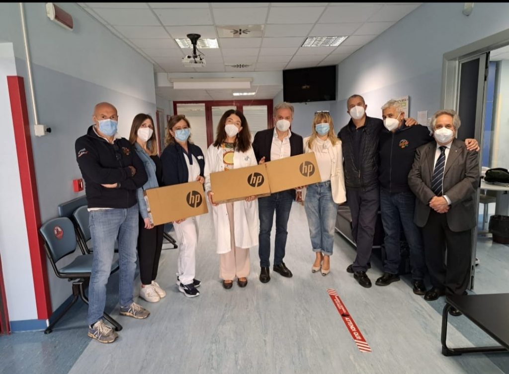 L’Aquila per la vita e Rotary: pc all’ospedale per aiutare i reparti hackerati