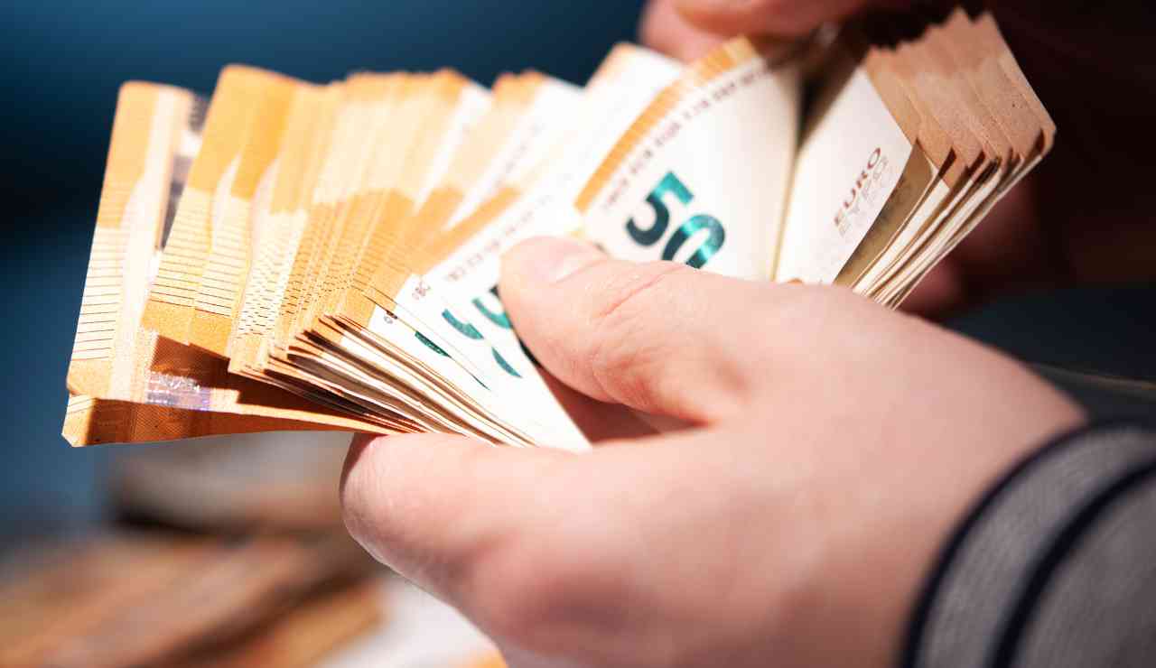 2500 euro per i dipendenti in arrivo - Aquilatv.it (Fonte foto Canva)