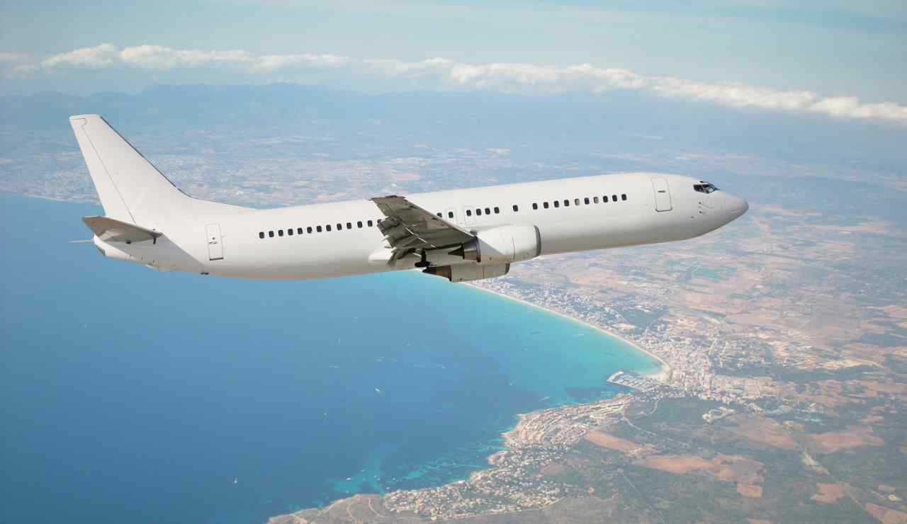 Aereo dirottato allarme durante il volo - Aquilatv.it (Fonte foto Canva)