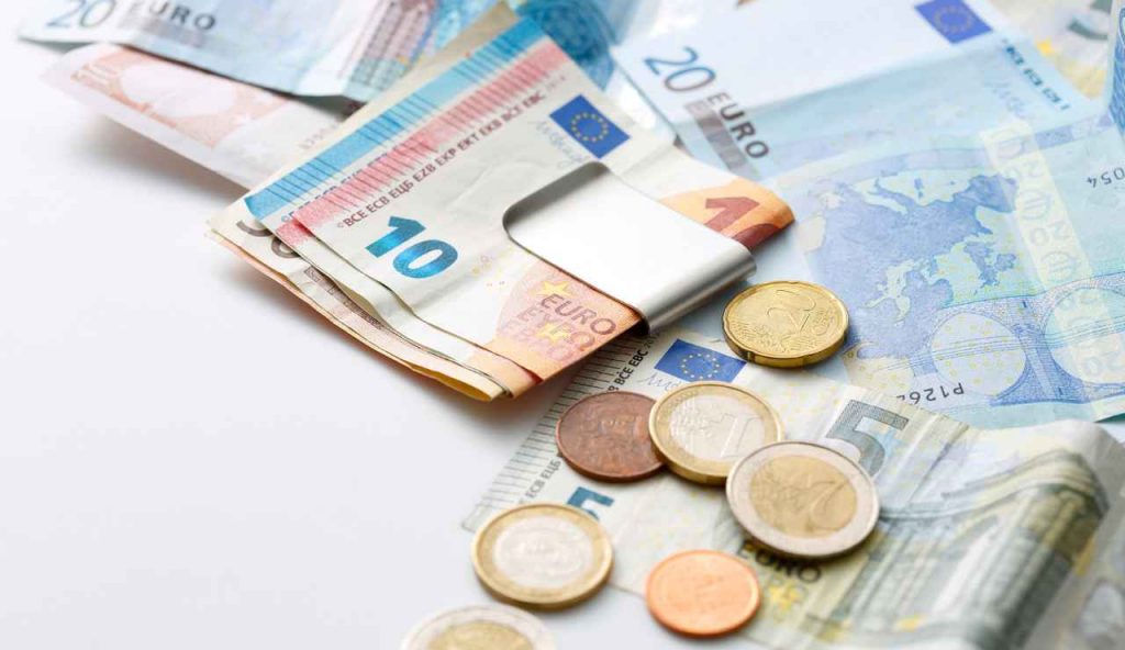 Alle poste ti spettano 500 euro con la tessera sanitaria - Aquilatv.it (Fonte foto Canva)