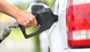 Benzina alle stelle aumenta ancora - Aquilatv.it (Fonte foto Canva)