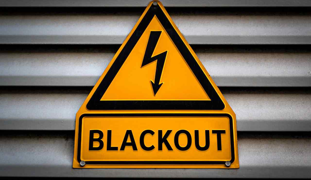 Blackout mondiale si ferma tutto - Aquilatv.it (Fonte foto Canva)