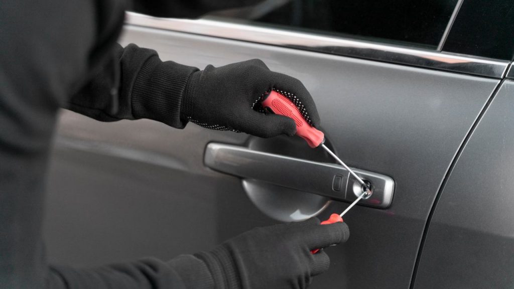 Furto auto - aquilatv.it - 20251027