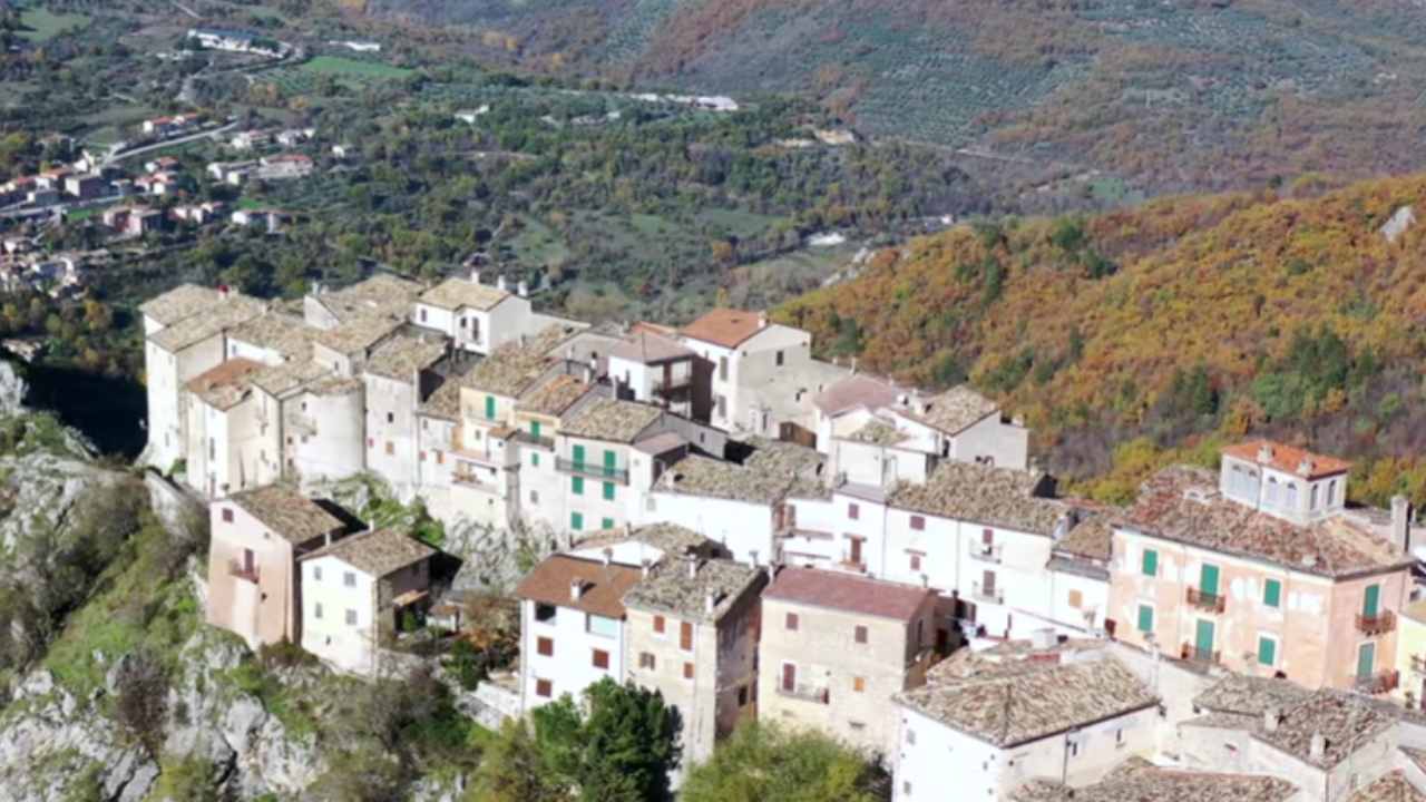 Incantevole borgo situato in Abruzzo - aquilatv.it - 20251002