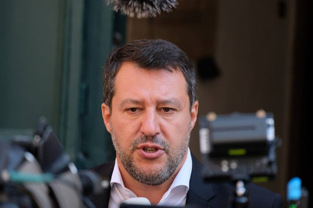 Salvini ha firmato, dal 1° ottobre scatta l’obbligo per tutti gli automobilisti | 679€ di multa e sospensione patente