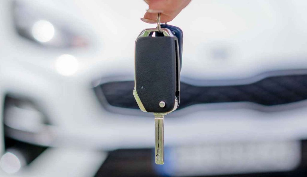Tassa automobile in arrivo - Aquilatv.it (Fonte foto Canva)