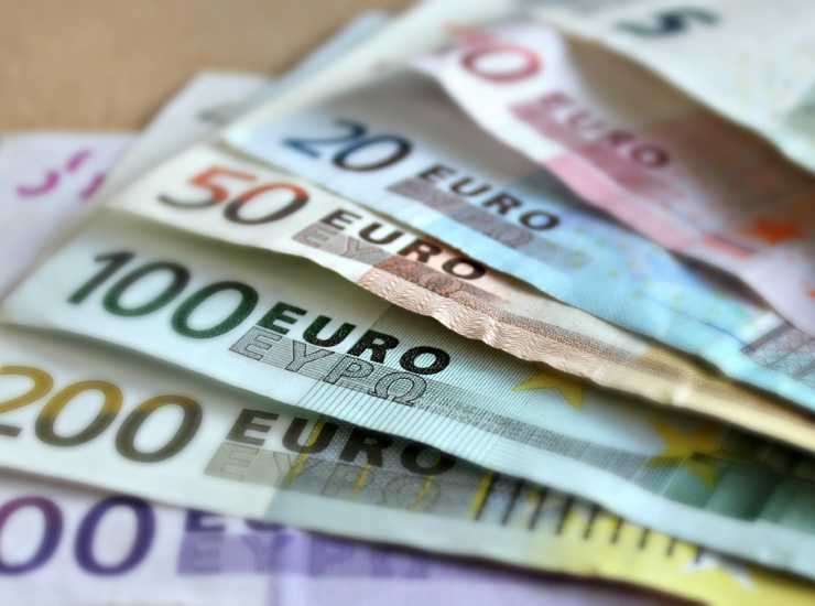 Tredicesima in regalo 312 euro - Aquilatv.it (Fonte foto Canva)