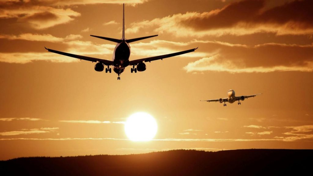 Vacanze di Natale, quando prenotare il volo aereo - aquilatv.it - 20251021