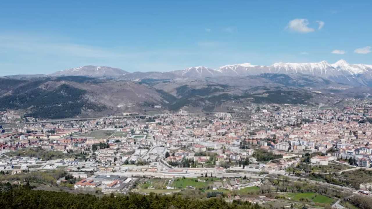 Vista dall'alto della città dell'Aquila - aquilatv.it - 20251013