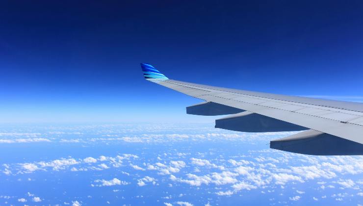 Voli aerei, i consigli per risparmiare per le vacanze di Natale - aquilatv.it - 20251021