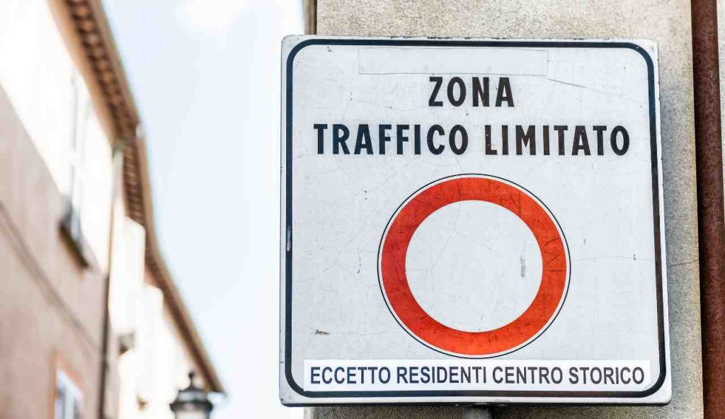 ZTL basta solo un gratta e vinci - Aquilatv.it (Fonte foto Canva)