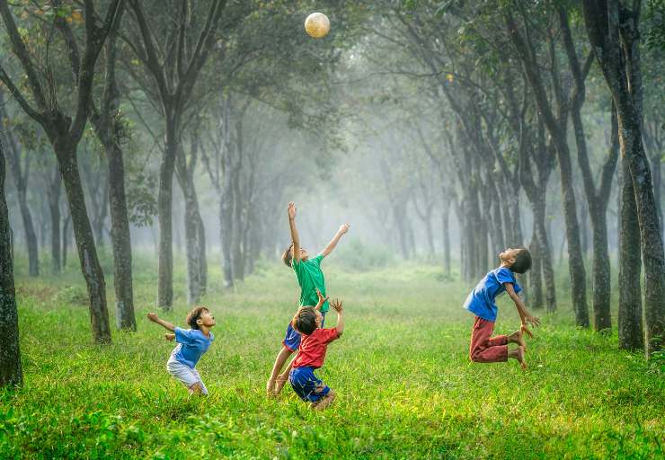 bambini che giocano