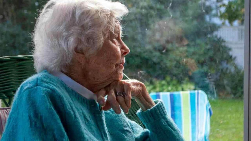 Blocco pensione, la reversibilità viene annullata da novembre | I vedovi devono imparare a cavarsela da soli