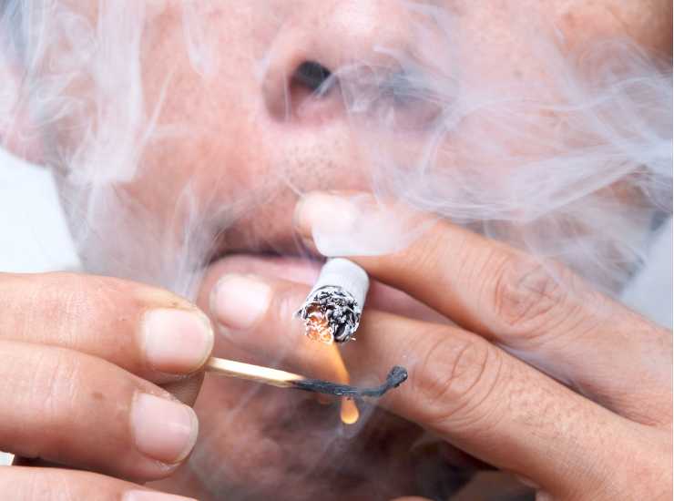 Fumatori sul lastrico aumentano i costi delle sigarette - Aquilatv.it (Fonte foto Canva)