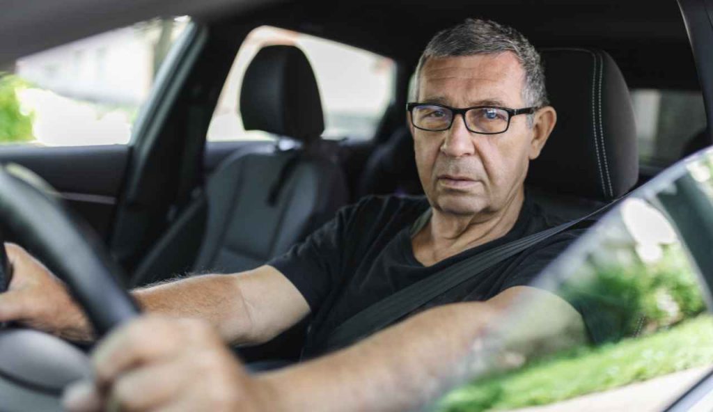 Patente over 70 dovrai rifare gli esami - Aquilatv.it (Fonte foto Canva)